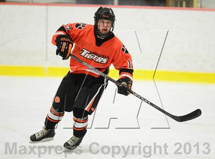 Thumbnail 3 in Ridgefield vs. St. Joseph (FCIAC Final) photogallery.
