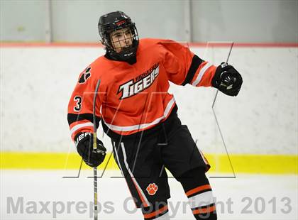 Thumbnail 3 in Ridgefield vs. St. Joseph (FCIAC Final) photogallery.