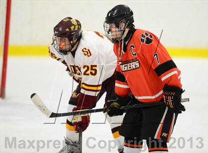Thumbnail 3 in Ridgefield vs. St. Joseph (FCIAC Final) photogallery.