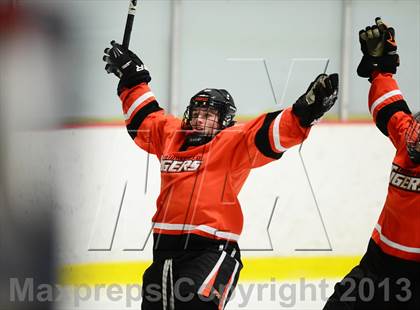 Thumbnail 3 in Ridgefield vs. St. Joseph (FCIAC Final) photogallery.