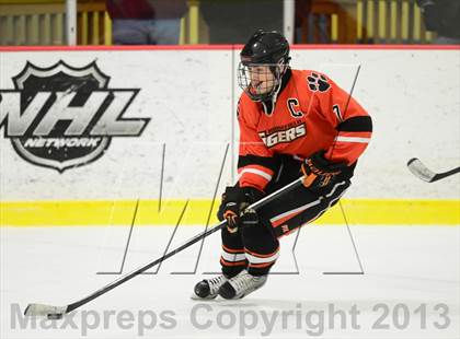 Thumbnail 3 in Ridgefield vs. St. Joseph (FCIAC Final) photogallery.
