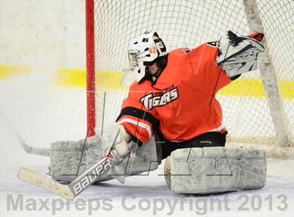Thumbnail 3 in Ridgefield vs. St. Joseph (FCIAC Final) photogallery.