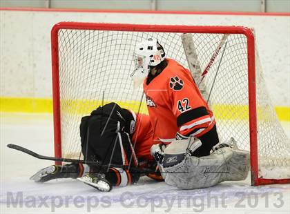 Thumbnail 3 in Ridgefield vs. St. Joseph (FCIAC Final) photogallery.