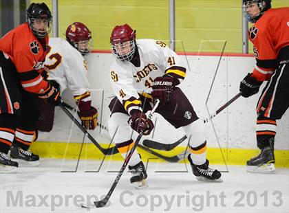 Thumbnail 3 in Ridgefield vs. St. Joseph (FCIAC Final) photogallery.