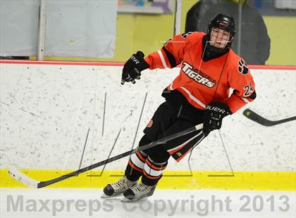 Thumbnail 3 in Ridgefield vs. St. Joseph (FCIAC Final) photogallery.