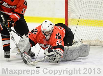Thumbnail 1 in Ridgefield vs. St. Joseph (FCIAC Final) photogallery.