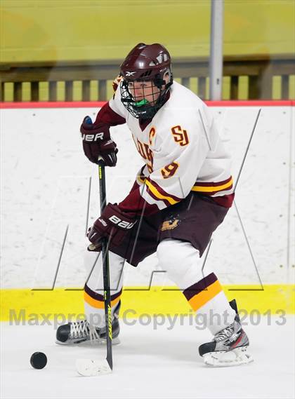 Thumbnail 3 in Ridgefield vs. St. Joseph (FCIAC Final) photogallery.