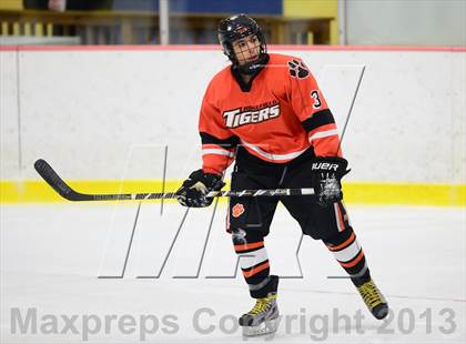 Thumbnail 3 in Ridgefield vs. St. Joseph (FCIAC Final) photogallery.