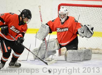Thumbnail 2 in Ridgefield vs. St. Joseph (FCIAC Final) photogallery.