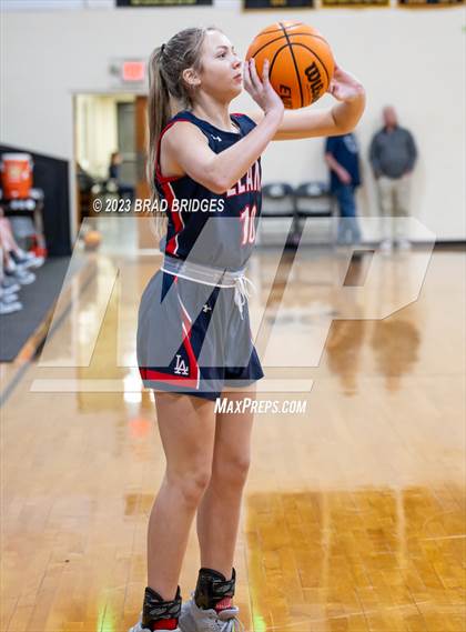 Thumbnail 3 in Leake Academy vs. Washington photogallery.