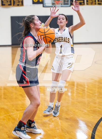 Thumbnail 2 in Leake Academy vs. Washington photogallery.