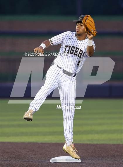 Thumbnail 2 in Rockwall vs. Mansfield (UIL 6A Area Playoff) photogallery.