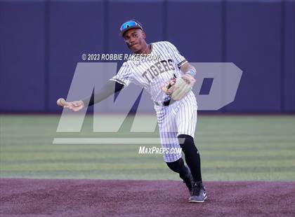 Thumbnail 1 in Rockwall vs. Mansfield (UIL 6A Area Playoff) photogallery.