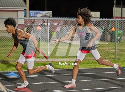 Thumbnail 3 in Dog Pound Invitational (4 x 400 Meter) photogallery.