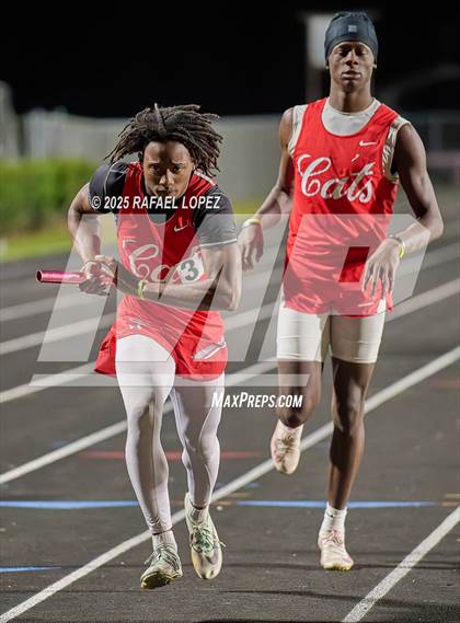 Thumbnail 1 in Dog Pound Invitational (4 x 400 Meter) photogallery.