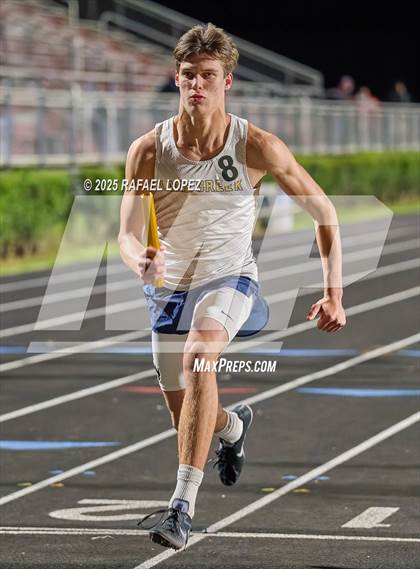 Thumbnail 2 in Dog Pound Invitational (4 x 400 Meter) photogallery.