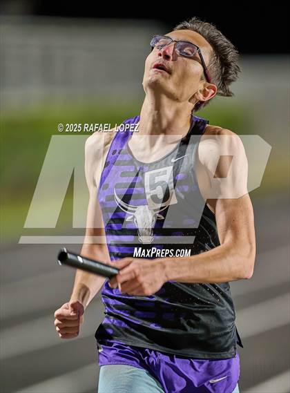 Thumbnail 1 in Dog Pound Invitational (4 x 400 Meter) photogallery.