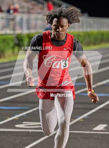 Thumbnail 2 in Dog Pound Invitational (4 x 400 Meter) photogallery.
