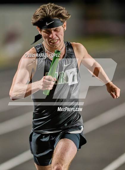 Thumbnail 2 in Dog Pound Invitational (4 x 400 Meter) photogallery.