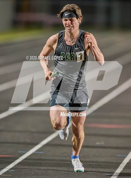 Thumbnail 1 in Dog Pound Invitational (4 x 400 Meter) photogallery.