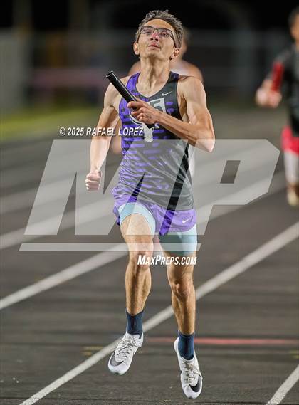 Thumbnail 3 in Dog Pound Invitational (4 x 400 Meter) photogallery.