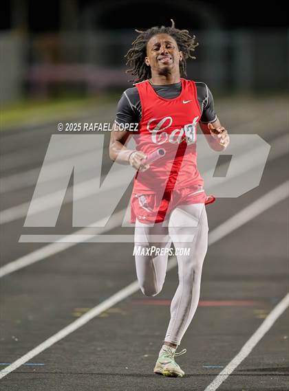Thumbnail 3 in Dog Pound Invitational (4 x 400 Meter) photogallery.