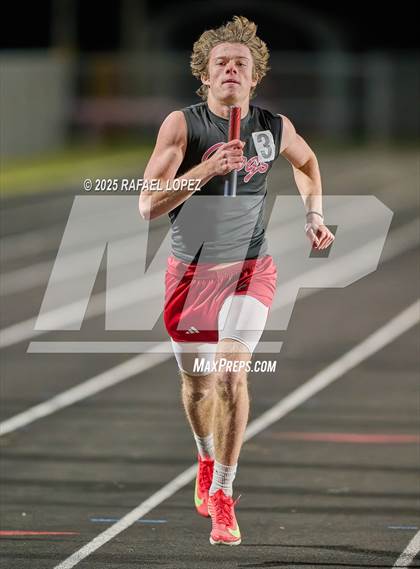 Thumbnail 2 in Dog Pound Invitational (4 x 400 Meter) photogallery.