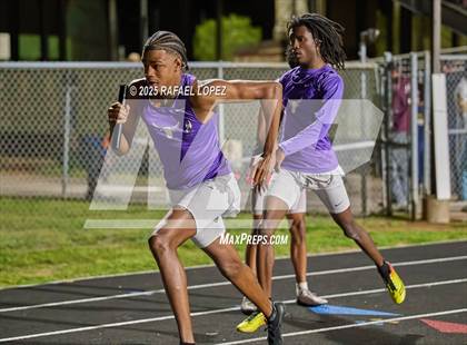 Thumbnail 2 in Dog Pound Invitational (4 x 400 Meter) photogallery.