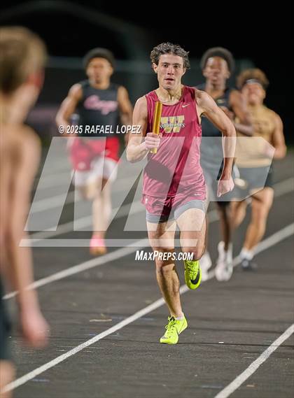 Thumbnail 1 in Dog Pound Invitational (4 x 400 Meter) photogallery.