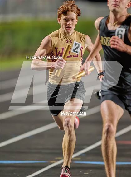 Thumbnail 1 in Dog Pound Invitational (4 x 400 Meter) photogallery.