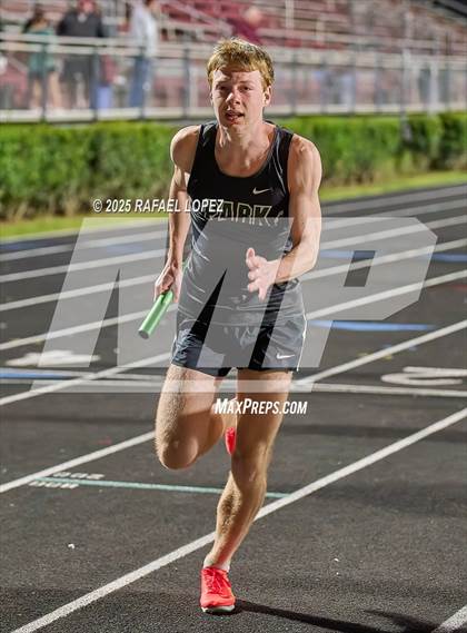 Thumbnail 2 in Dog Pound Invitational (4 x 400 Meter) photogallery.