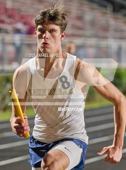 Thumbnail 1 in Dog Pound Invitational (4 x 400 Meter) photogallery.