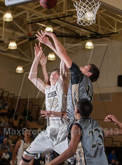 Thumbnail 3 in Central Catholic vs. Buhach Colony photogallery.
