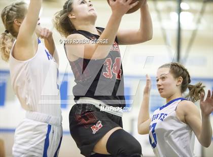 Thumbnail 1 in Muskego vs Oak Creek (WIAA D1 Sectional Semifinal) photogallery.
