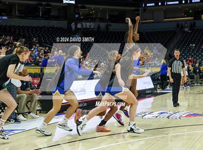 Thumbnail 1 in Burroughs vs. Lutheran (MSHSAA Class 5 Championship) photogallery.