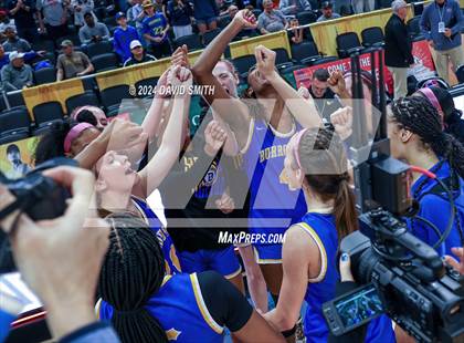 Thumbnail 2 in Burroughs vs. Lutheran (MSHSAA Class 5 Championship) photogallery.