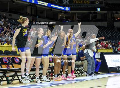 Thumbnail 2 in Burroughs vs. Lutheran (MSHSAA Class 5 Championship) photogallery.