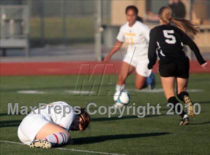Thumbnail 1 in Parker vs. Flintridge Sacred Heart (CIF SoCal D3 Regional Final) photogallery.
