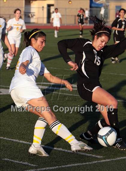 Thumbnail 3 in Parker vs. Flintridge Sacred Heart (CIF SoCal D3 Regional Final) photogallery.