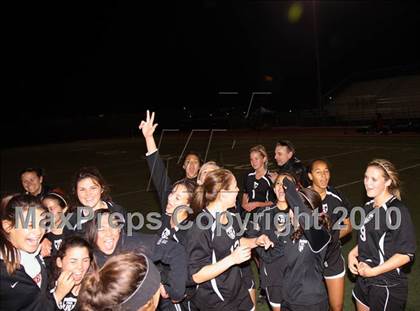 Thumbnail 2 in Parker vs. Flintridge Sacred Heart (CIF SoCal D3 Regional Final) photogallery.