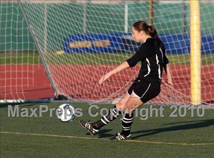 Thumbnail 2 in Parker vs. Flintridge Sacred Heart (CIF SoCal D3 Regional Final) photogallery.