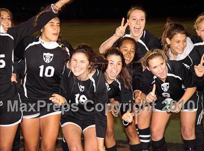 Thumbnail 3 in Parker vs. Flintridge Sacred Heart (CIF SoCal D3 Regional Final) photogallery.