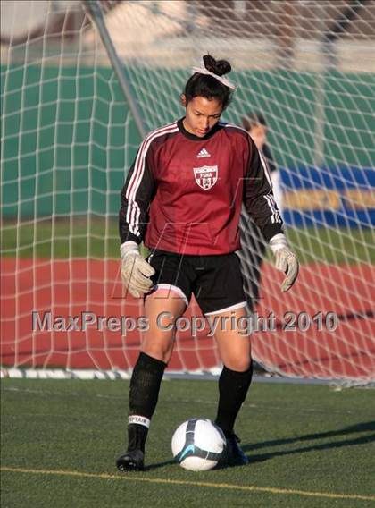 Thumbnail 1 in Parker vs. Flintridge Sacred Heart (CIF SoCal D3 Regional Final) photogallery.