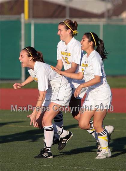 Thumbnail 1 in Parker vs. Flintridge Sacred Heart (CIF SoCal D3 Regional Final) photogallery.