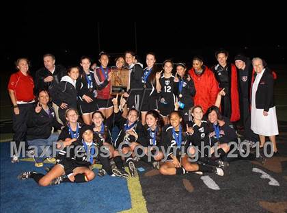 Thumbnail 2 in Parker vs. Flintridge Sacred Heart (CIF SoCal D3 Regional Final) photogallery.