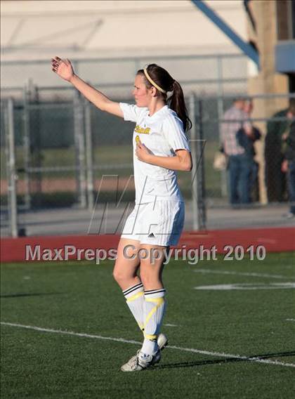 Thumbnail 3 in Parker vs. Flintridge Sacred Heart (CIF SoCal D3 Regional Final) photogallery.