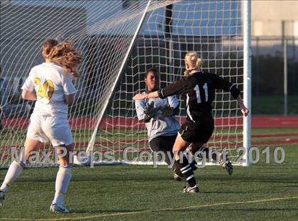 Thumbnail 2 in Parker vs. Flintridge Sacred Heart (CIF SoCal D3 Regional Final) photogallery.
