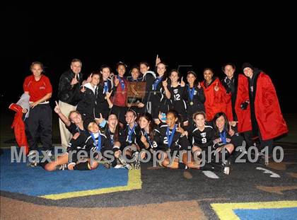 Thumbnail 2 in Parker vs. Flintridge Sacred Heart (CIF SoCal D3 Regional Final) photogallery.
