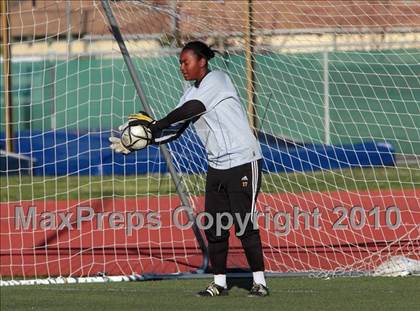 Thumbnail 1 in Parker vs. Flintridge Sacred Heart (CIF SoCal D3 Regional Final) photogallery.