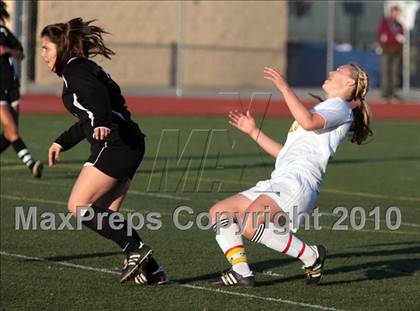 Thumbnail 1 in Parker vs. Flintridge Sacred Heart (CIF SoCal D3 Regional Final) photogallery.